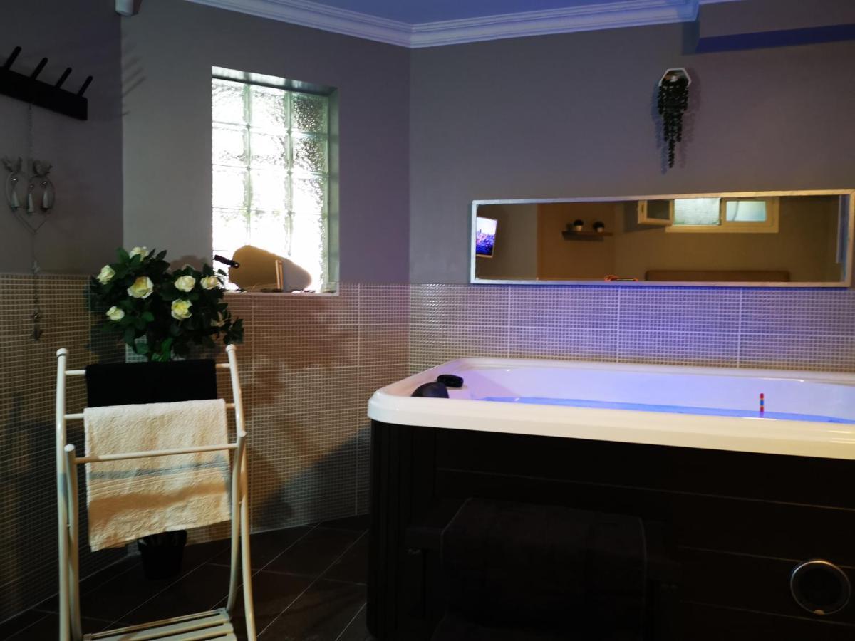 Suite Jacuzzi Au Calme Domont エクステリア 写真